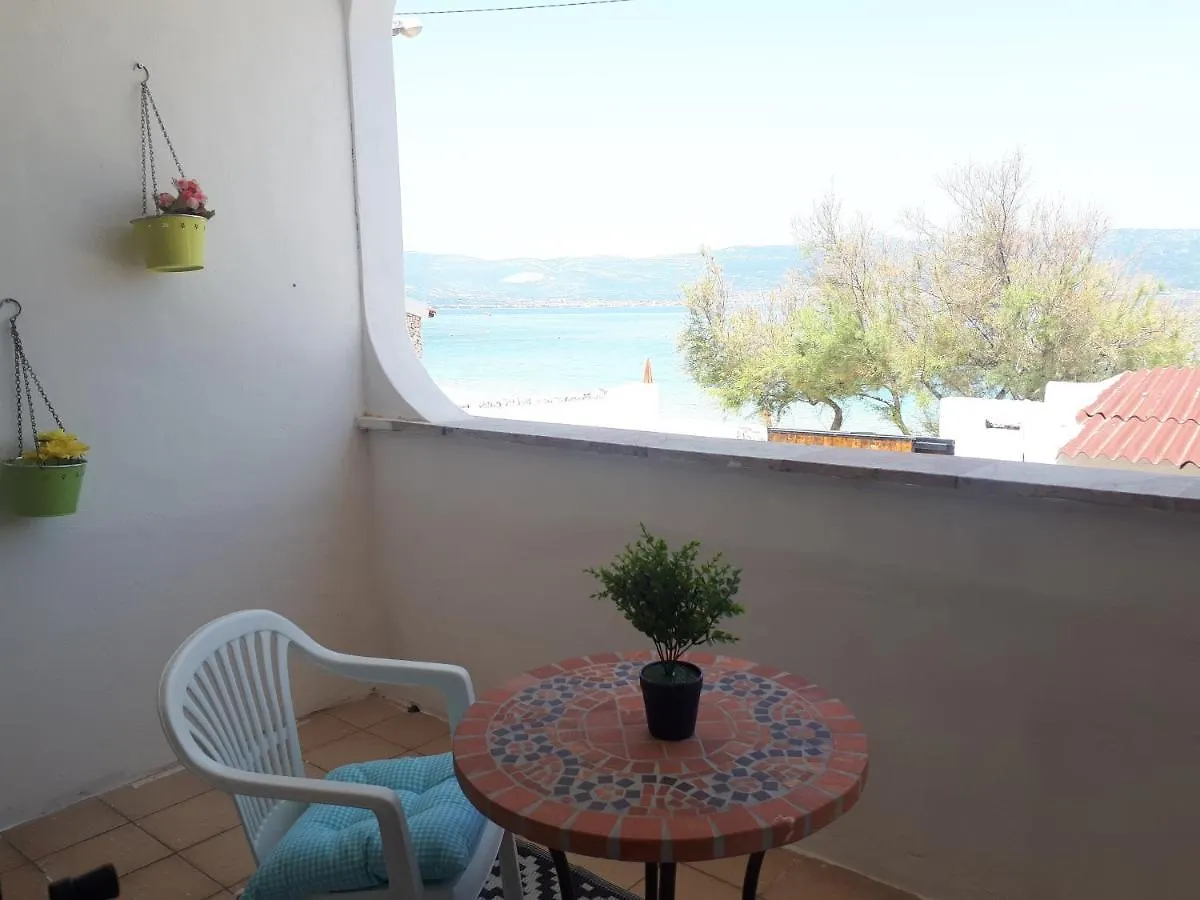 Holiday home Grandpa Beach House Slatine Croatia